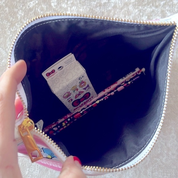 Brand New Hello Kitty Checkered Pink & White Large Zippered Pouch, Pin & Pencils - Picture 14 of 16
